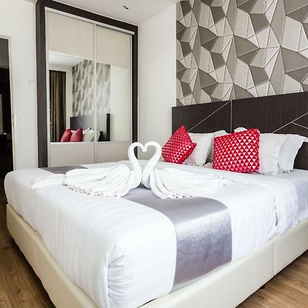 E-Red Hotel Melaka Esterno foto