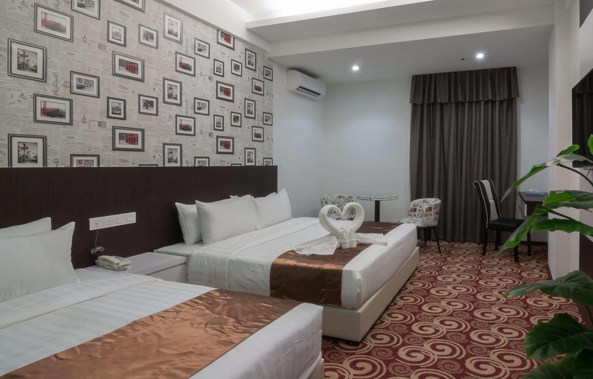 E-Red Hotel Melaka Esterno foto