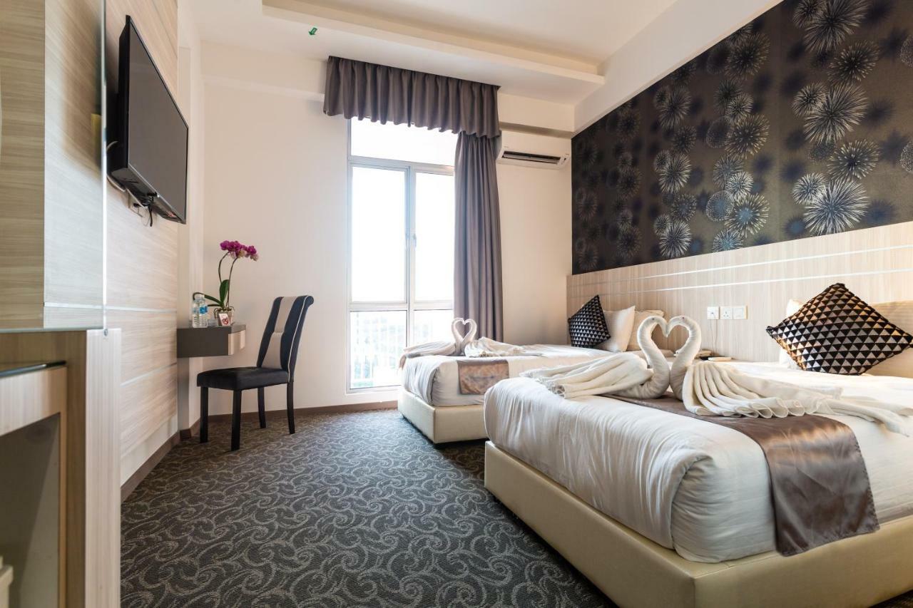 E-Red Hotel Melaka Esterno foto