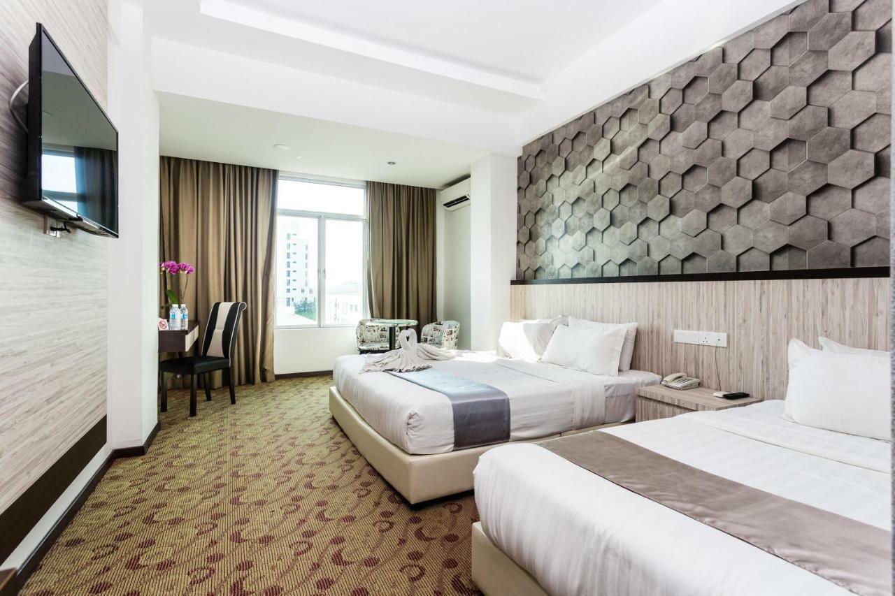 E-Red Hotel Melaka Esterno foto