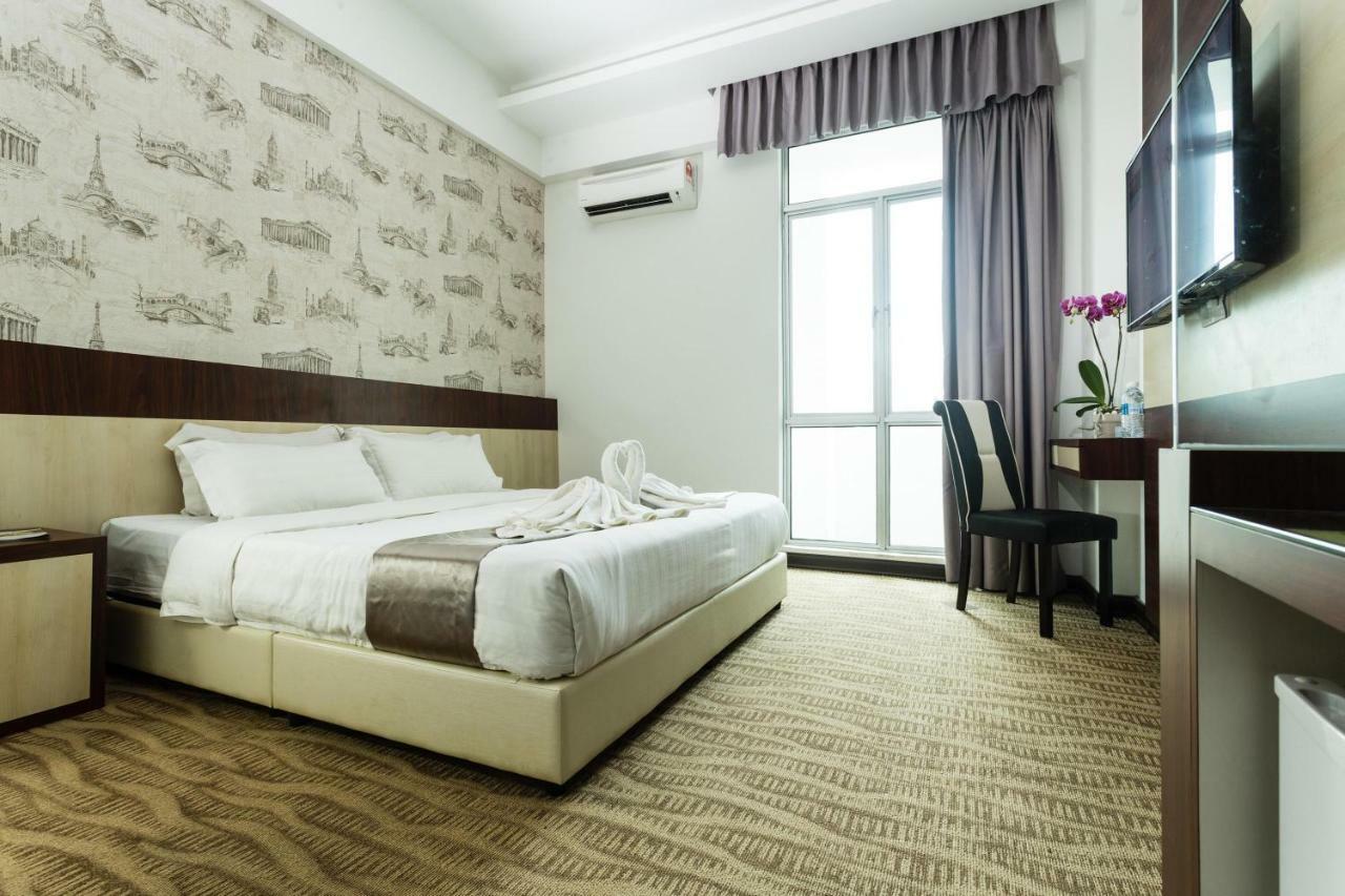 E-Red Hotel Melaka Esterno foto